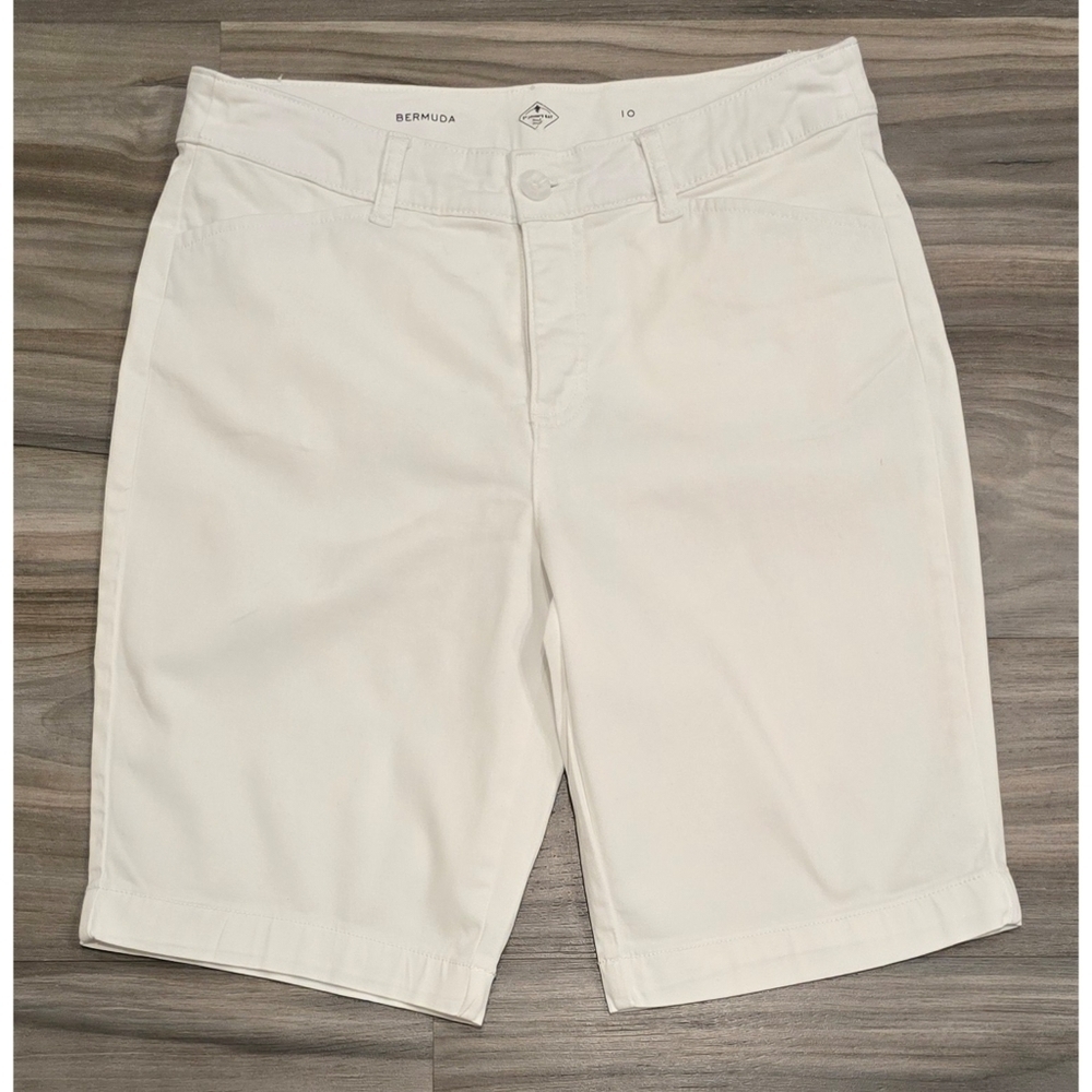 St John’s Bay Bermuda Shorts Size 10 White Classic Summer Casual Shorts